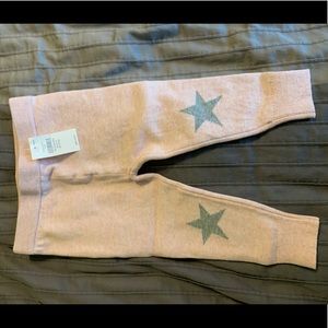 The Gap - cute girls leggings with stars 12-18 months - NWT

Smoke/pet free home